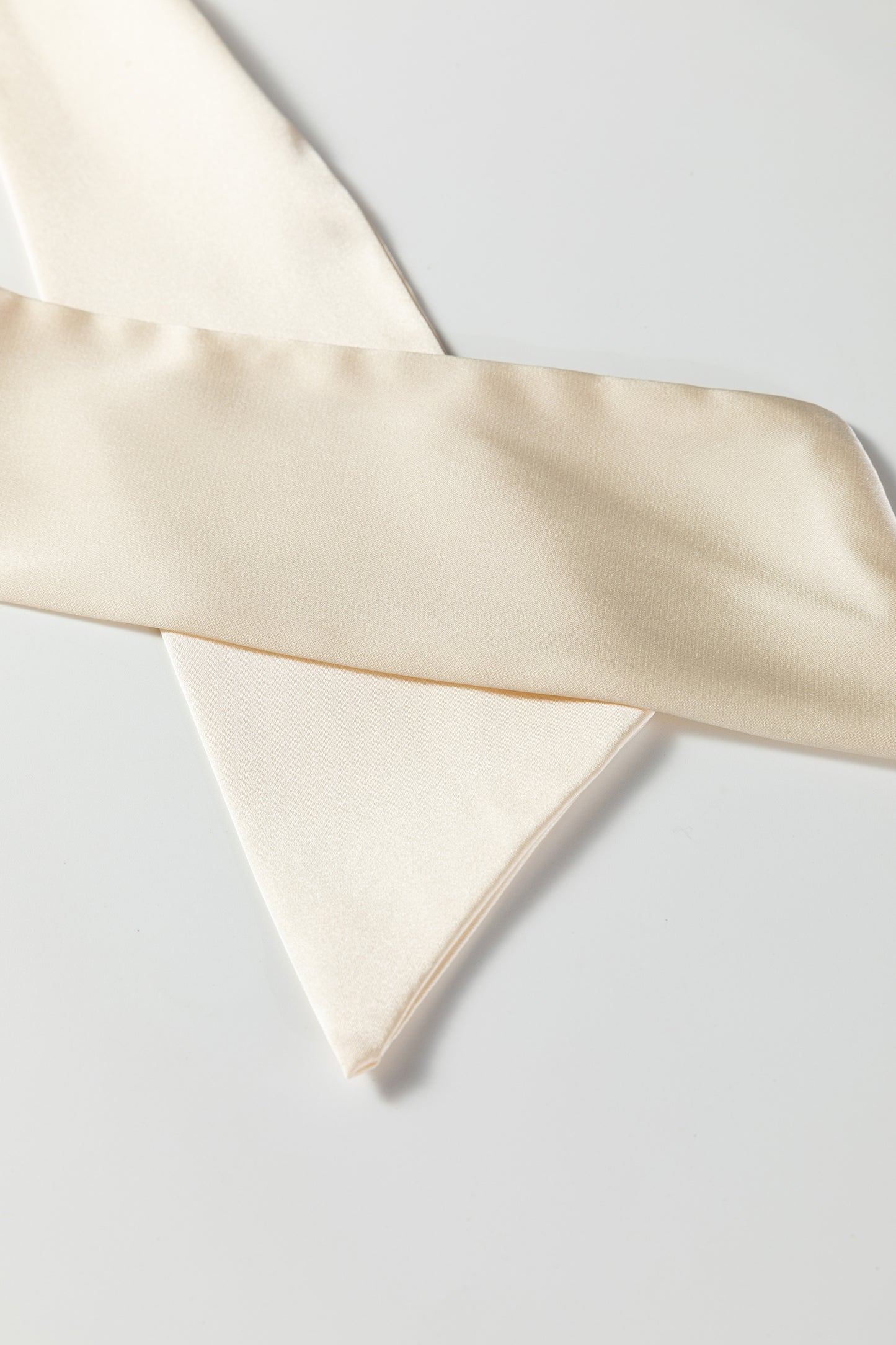 Ribbon Kiss Backless Sweater